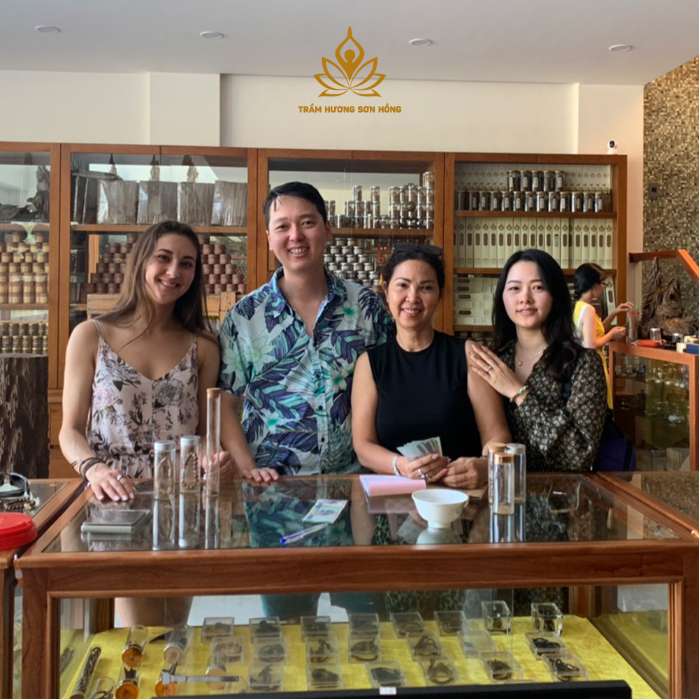 Khách hàng tại triển lãm